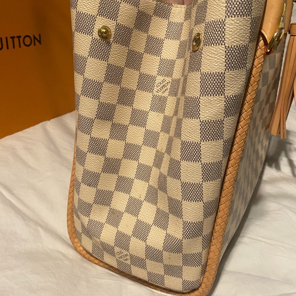 LV bag - Picture 5 of 7